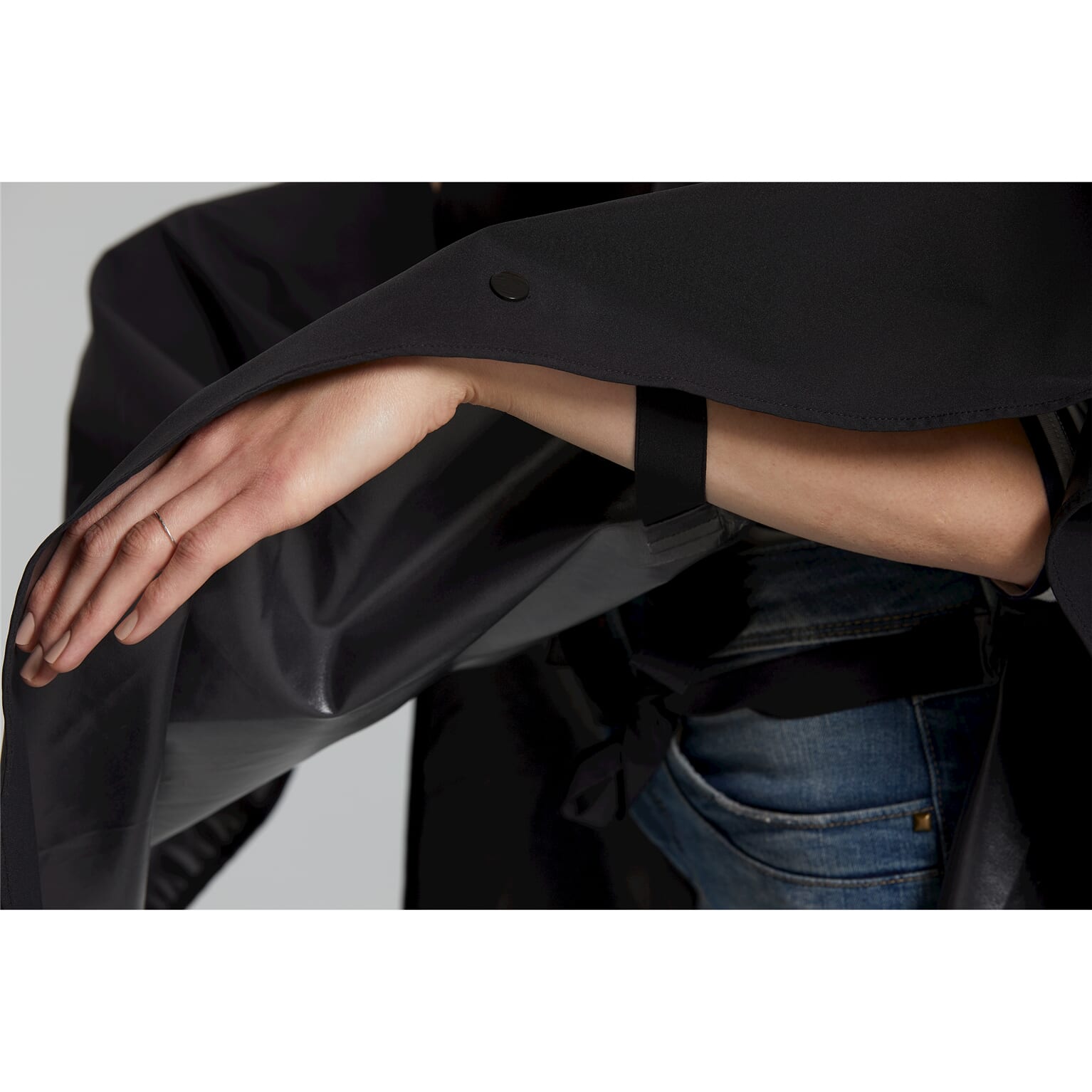 Basil poncho Hoga unisex Jet Black one size - Image 5